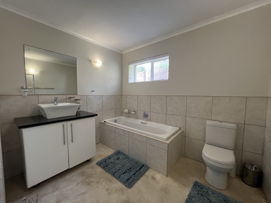 4 Bedroom Property for Sale in Wavecrest Eastern Cape